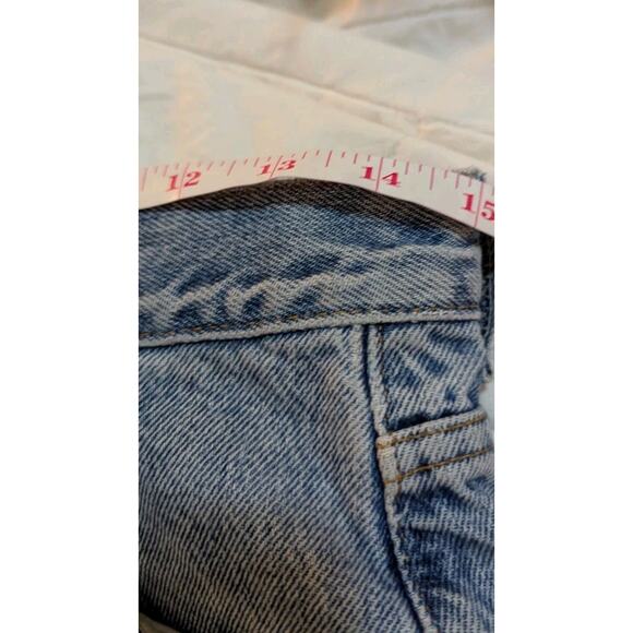 Vtg Levis 565 Cut Off Jean Shorts Student Women 28 Distressed Light Denim 90s - Picture 12 of 12